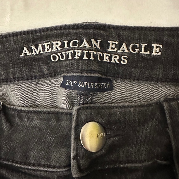 AMERICAN EAGLE OUTFITTERS HI RISE SHORTIE DENIM JEAN SHORTS SIZE 12 - Picture 3 of 4